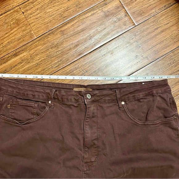 Judy Blue Flare Jeans Brown, 24W - Picture 5 of 9